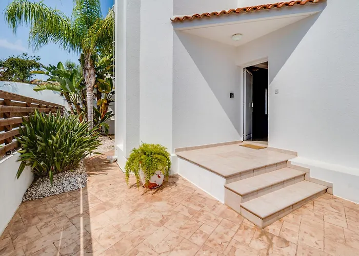 Villa Athena By Ezoria Protaras