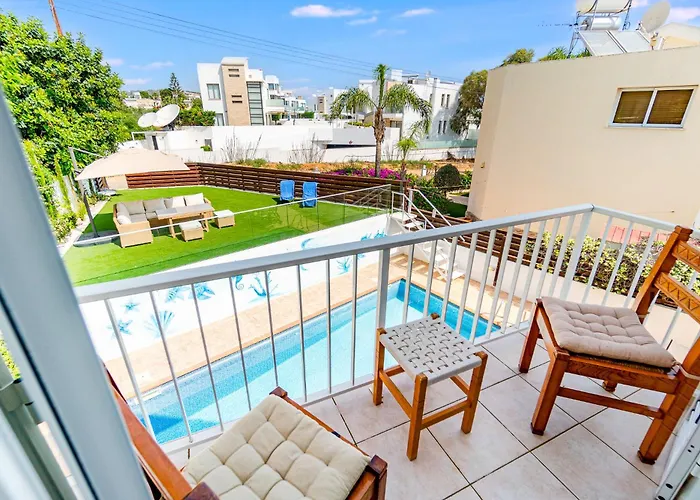 Villa Athena By Ezoria Protaras